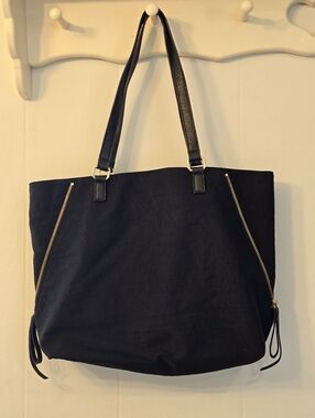 Banana Republic Black Nylon Shoulder Tote-Large Capacity-Gold Accents